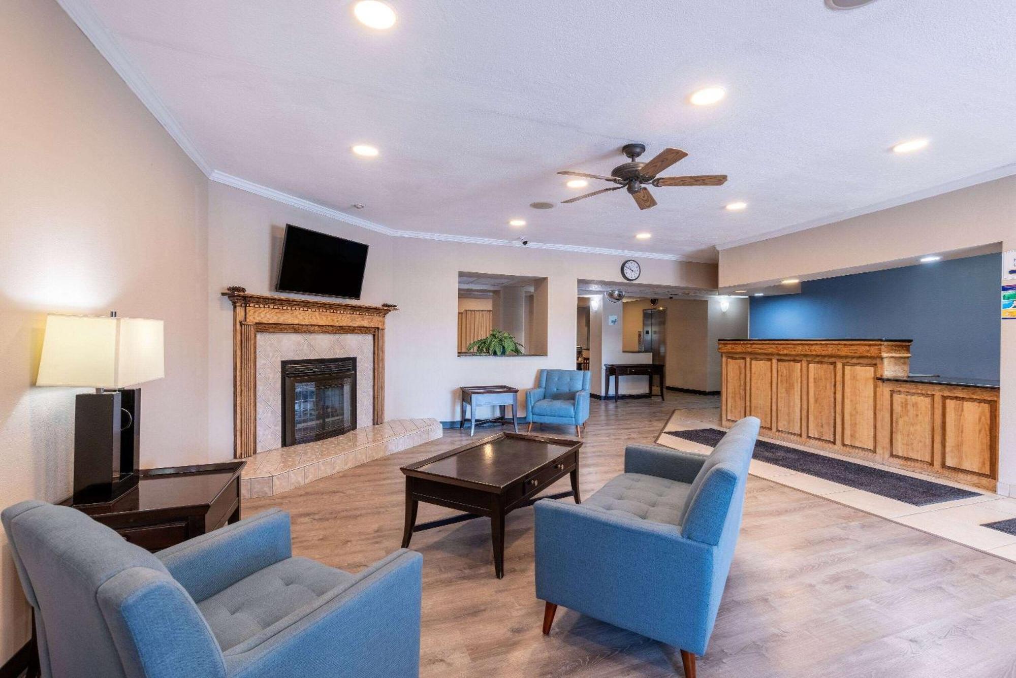Baymont By Wyndham Kirksville University Area Exterior photo
