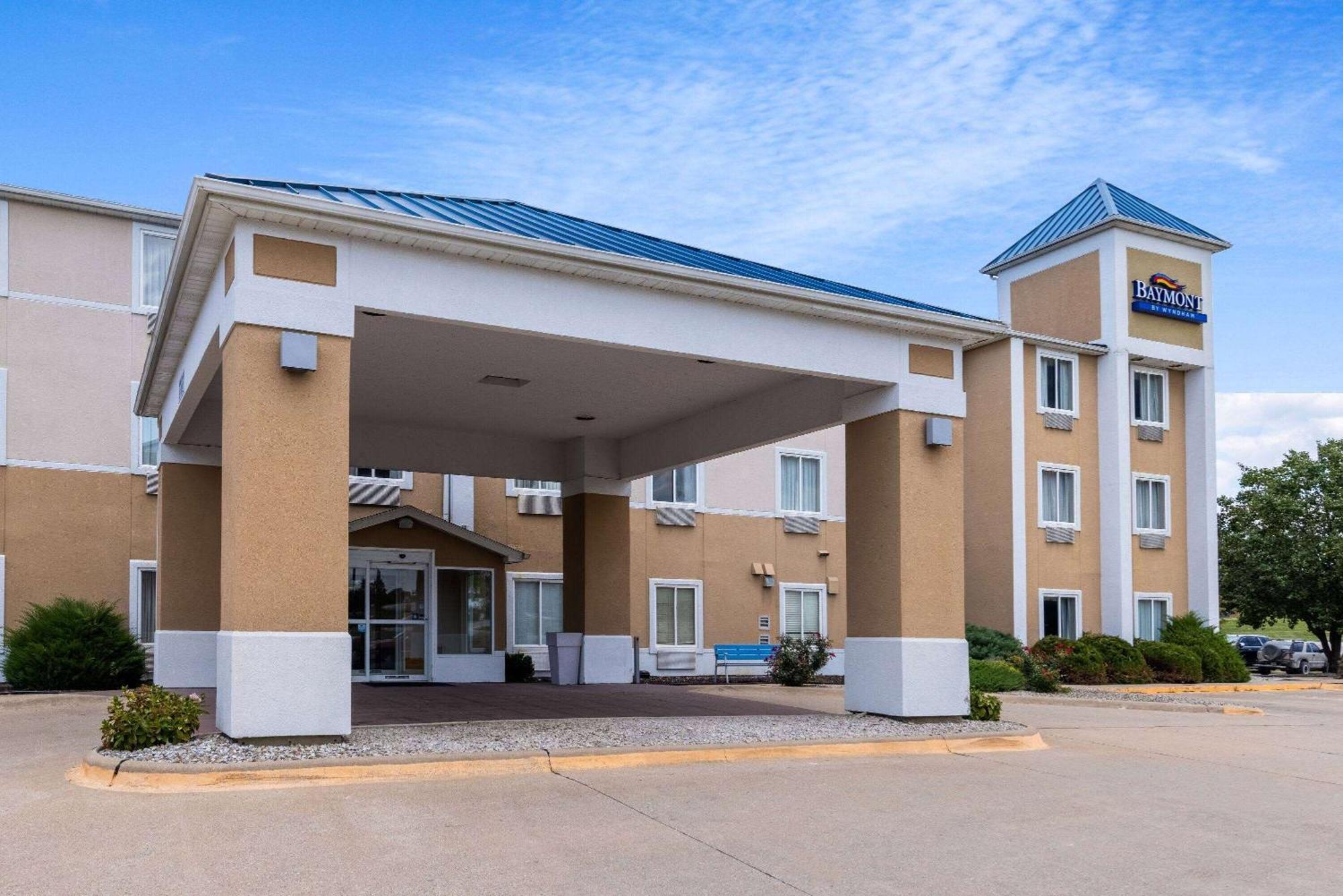 Baymont By Wyndham Kirksville University Area Exterior photo