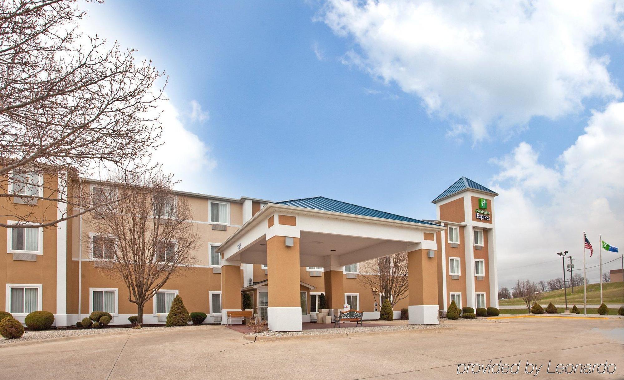 Baymont By Wyndham Kirksville University Area Exterior photo