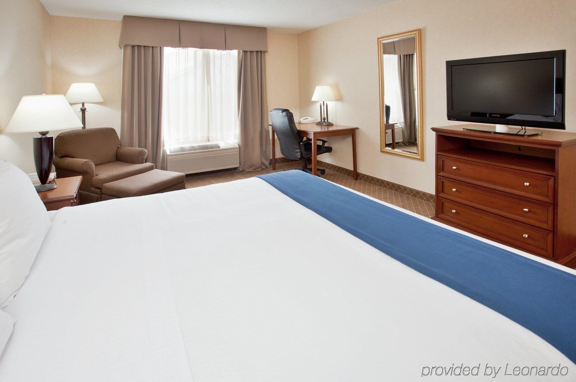 Baymont By Wyndham Kirksville University Area Room photo